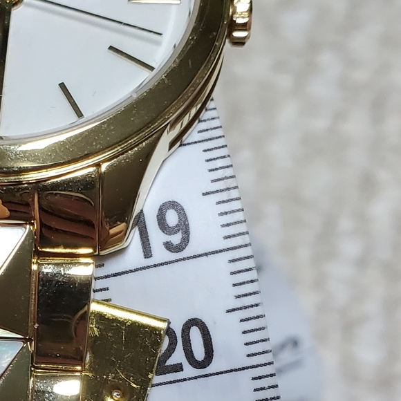 Michael Kors Ladies Watch Gold and Pearl - Picture 15 of 16